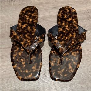 Old Navy Tortoiseshell Flip Flop Sandals